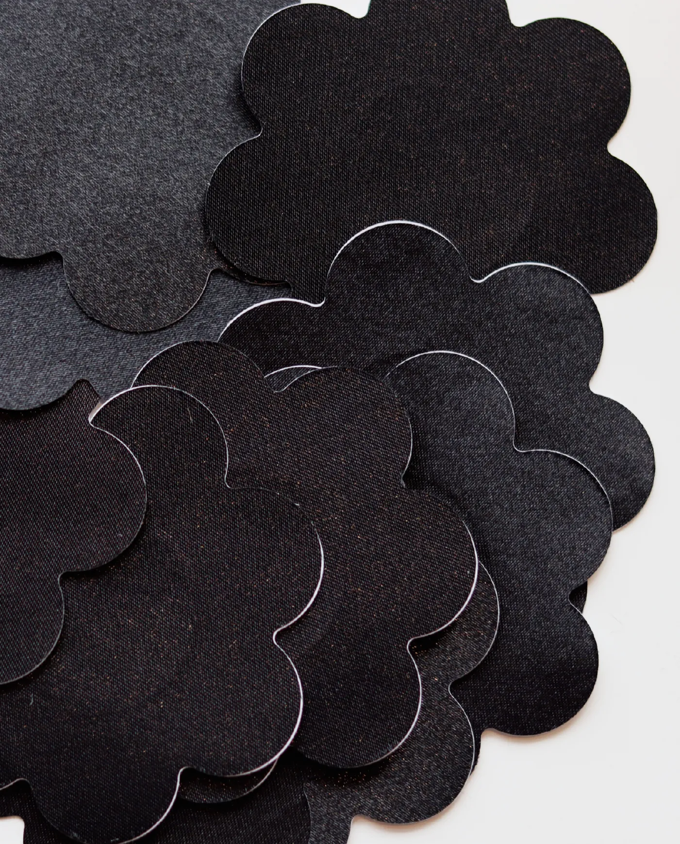 5 PARES DE PEZONERAS DE TELA FLOR NEGRA