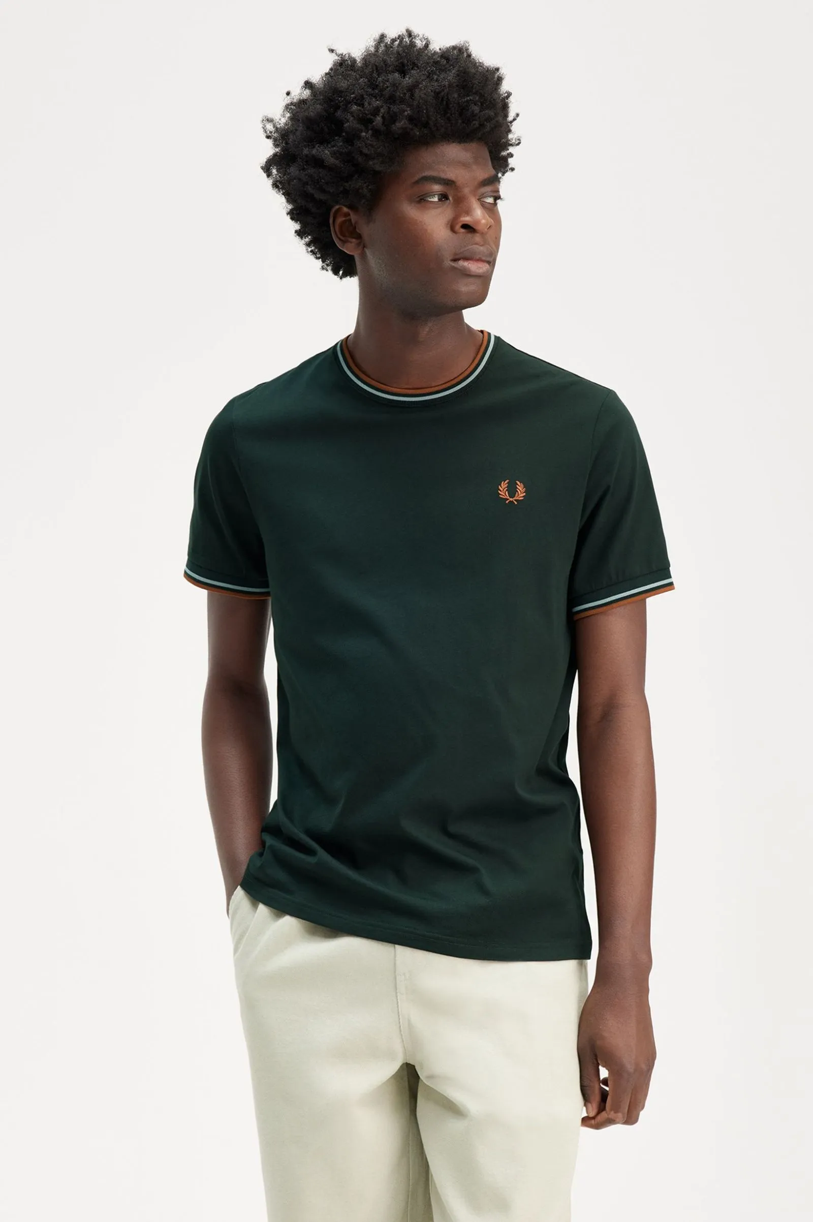 Camiseta con el ribete con dos franjas