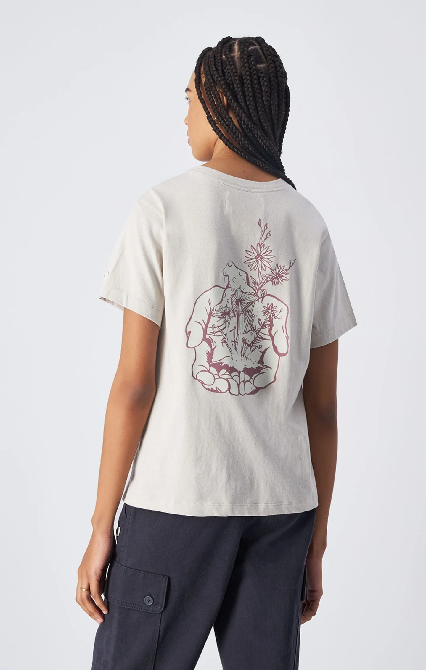 Camiseta con estampado gráfico de materiales reciclados