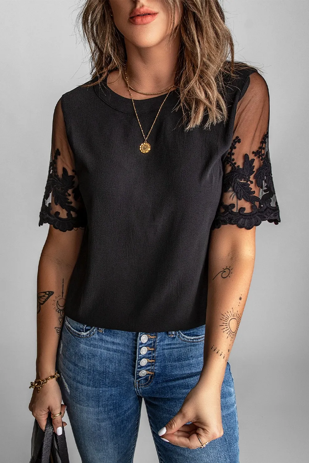 Camiseta de mujer con mangas transparentes Jurana, negra