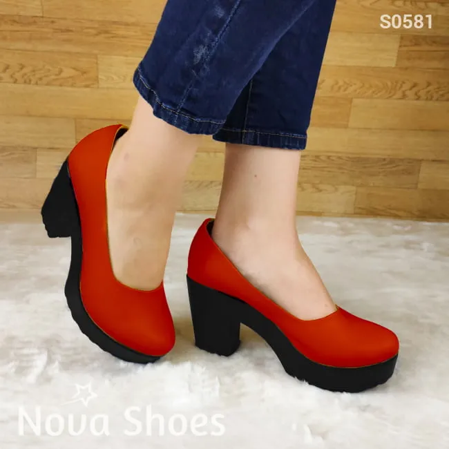 Tacones totalmente cerrados, suela negra antideslizante