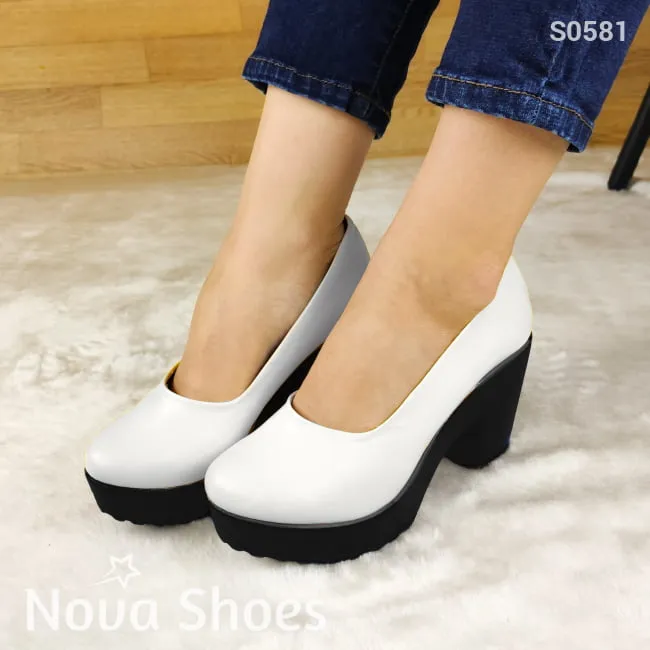Tacones totalmente cerrados, suela negra antideslizante